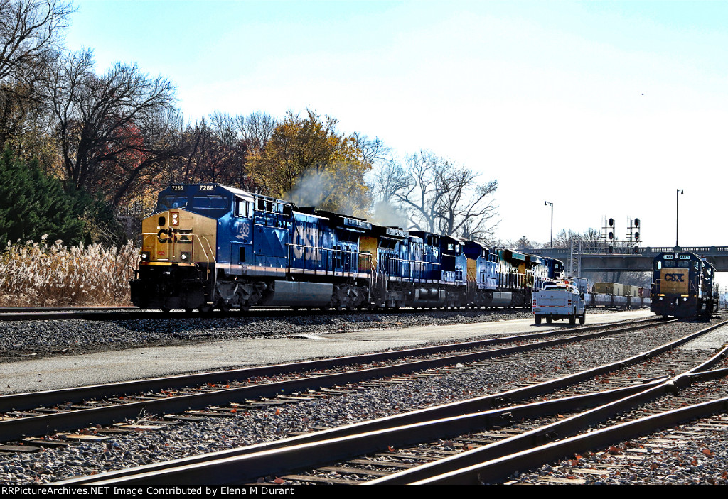 CSX 7286 on I-157